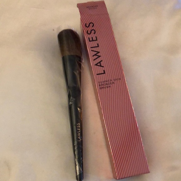 Lawless Summer Skin Bronzer Brush Vegan & Cruelty Free Full Size NIB - Picture 2 of 13